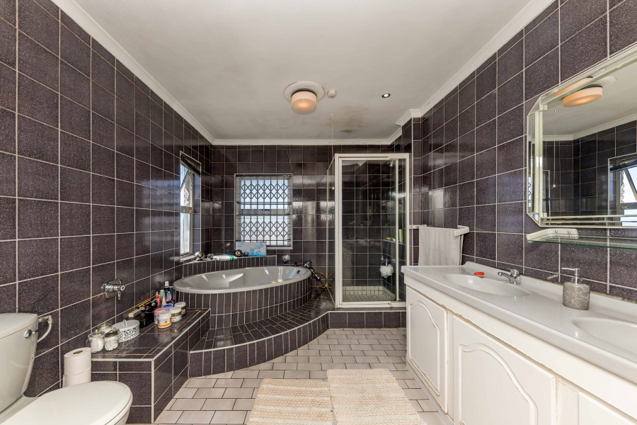 6 Bedroom Property for Sale in Walmer Estate Western Cape